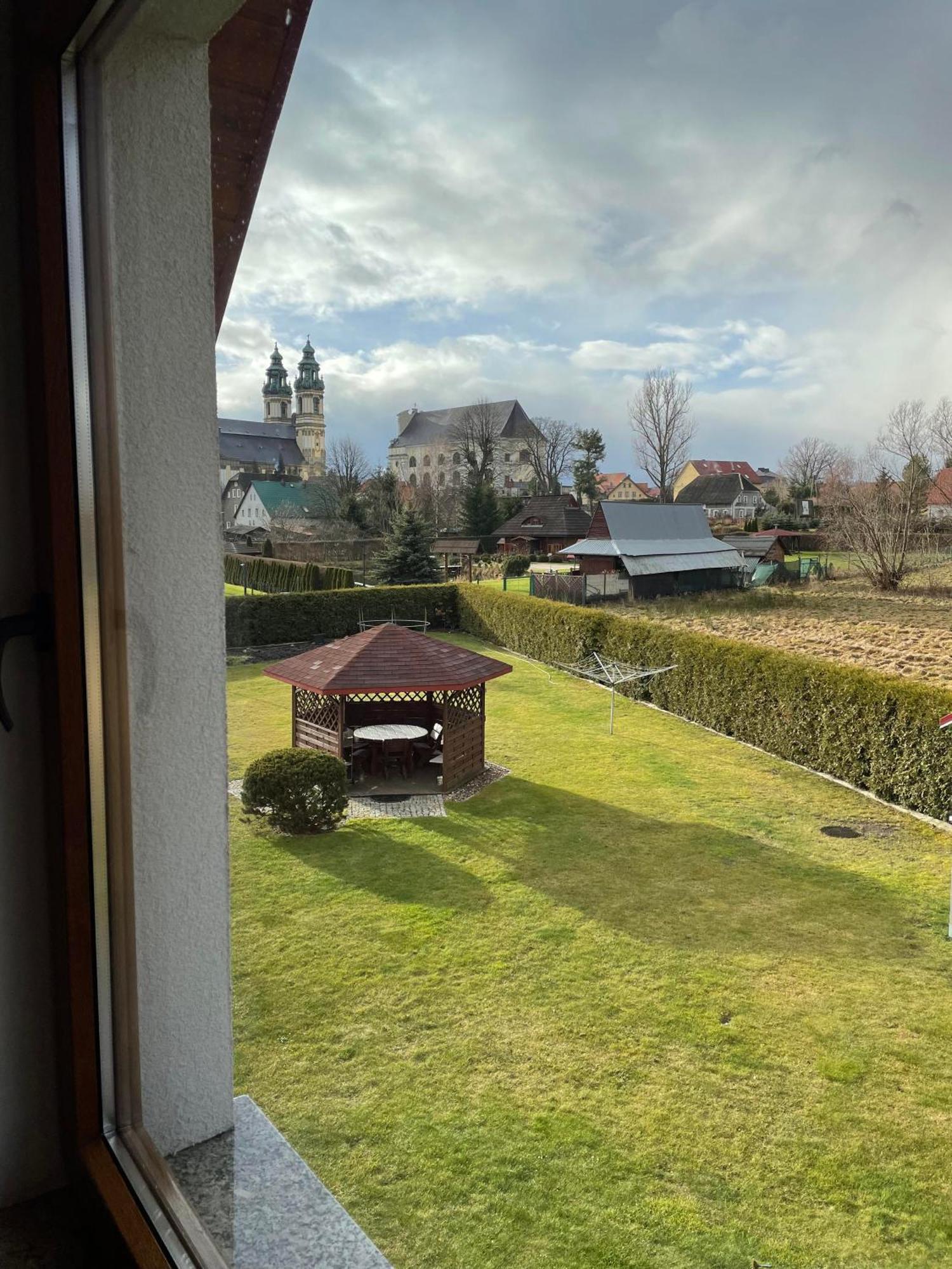 Mala Chatka Caloroczny Domek Krzeszow  Bagian luar foto