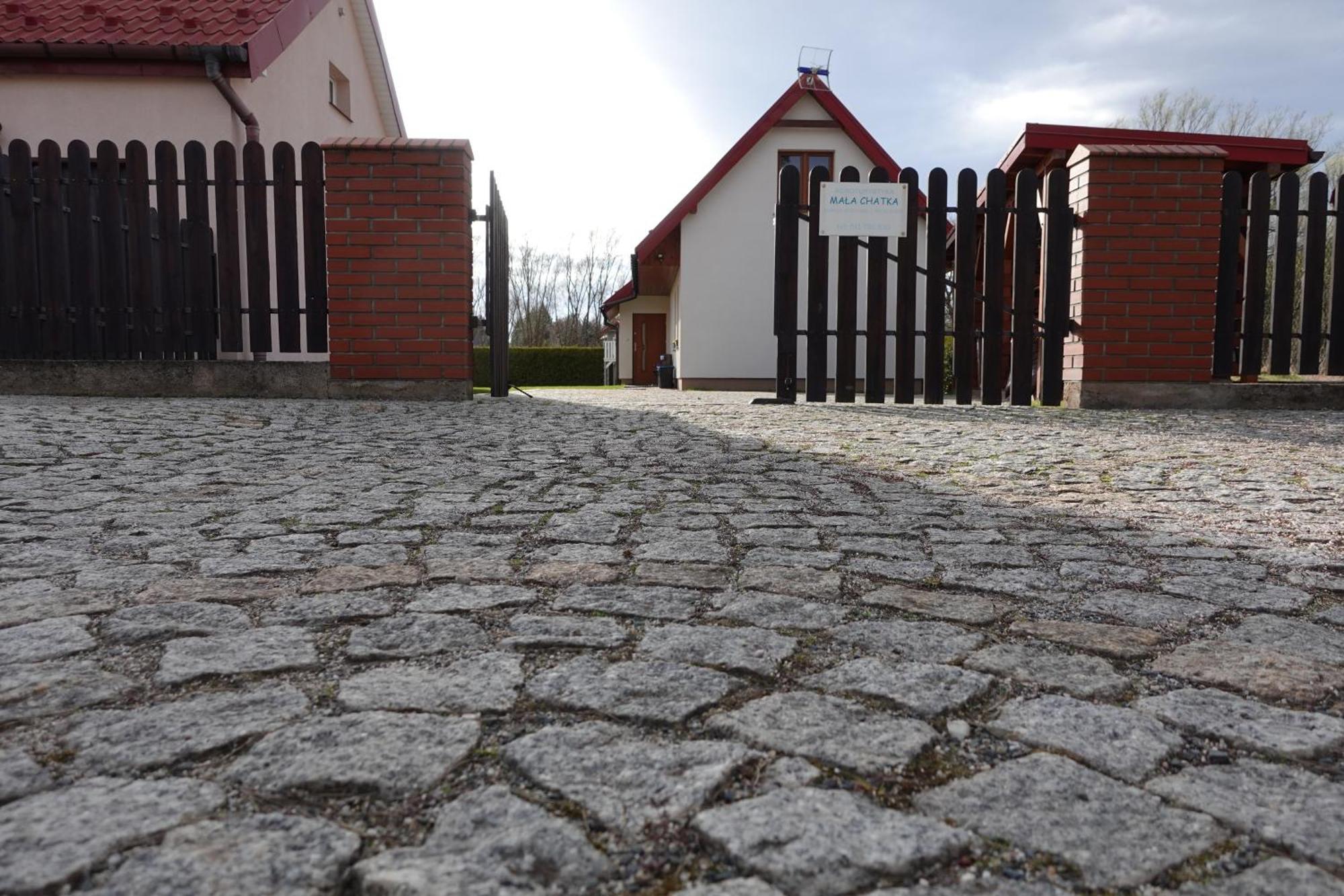 Mala Chatka Caloroczny Domek Krzeszow  Bagian luar foto