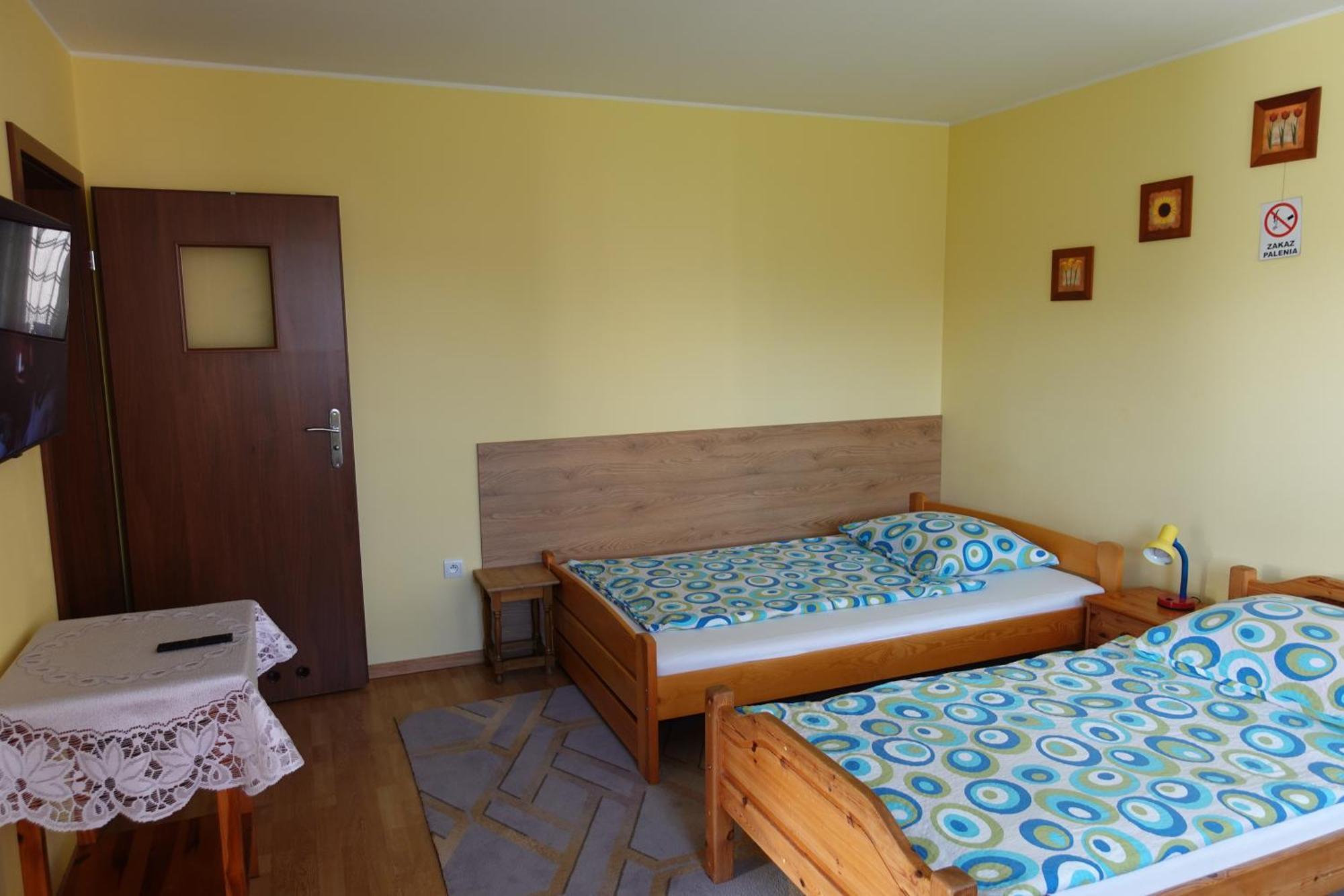 Mala Chatka Caloroczny Domek Krzeszow  Bagian luar foto